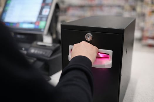 Cashmaster_StoreOne_Drop_Safe_in_Use Cashmaster_StoreOne_Drop_Safe_in_Use